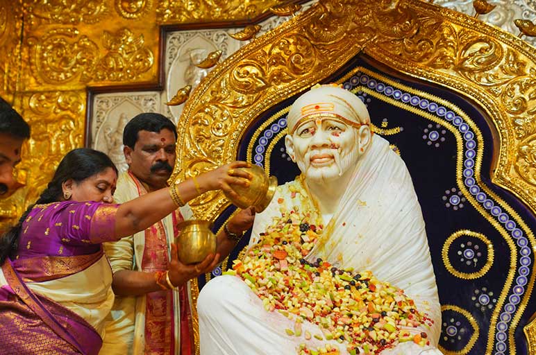 Sharannavaratri Day 6 | Maha Saraswati Devi & Shri Sainath Abhishekam