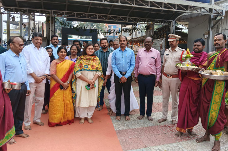 Election Monitoring Officer Lakshmi Receives Vedic Blessings at Chintapalli Sai Sannidhi Temple