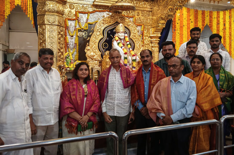 Election Monitoring Officer Lakshmi Receives Vedic Blessings at Chintapalli Sai Sannidhi Temple
