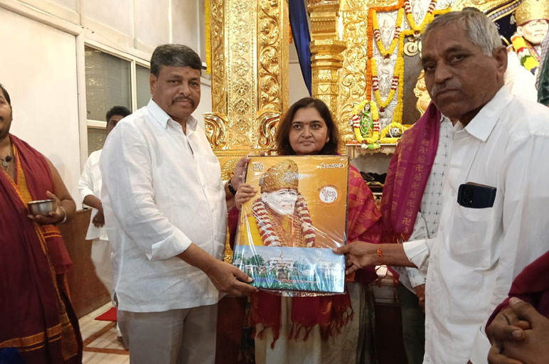 Election Monitoring Officer Lakshmi Receives Vedic Blessings at Chintapalli Sai Sannidhi Temple