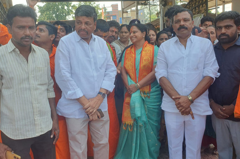 MLC Smt. Kalvakuntla Kavitha Visits Chintapalli Sai Sannidhi Temple