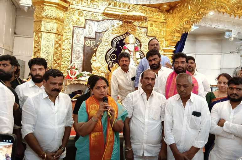MLC Smt. Kalvakuntla Kavitha Visits Chintapalli Sai Sannidhi Temple