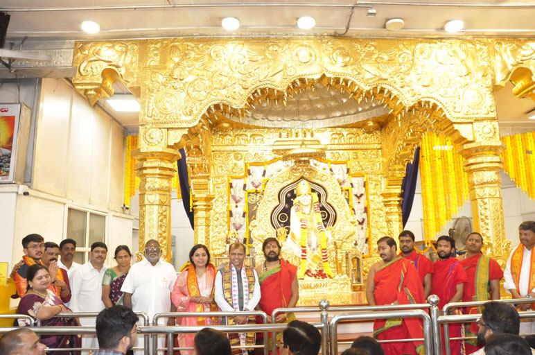 Honorable CEO of Shri Saibaba Sansthan, Shri Goraksha Gadilkar, Visits Sri Sai Sannidhi with Family