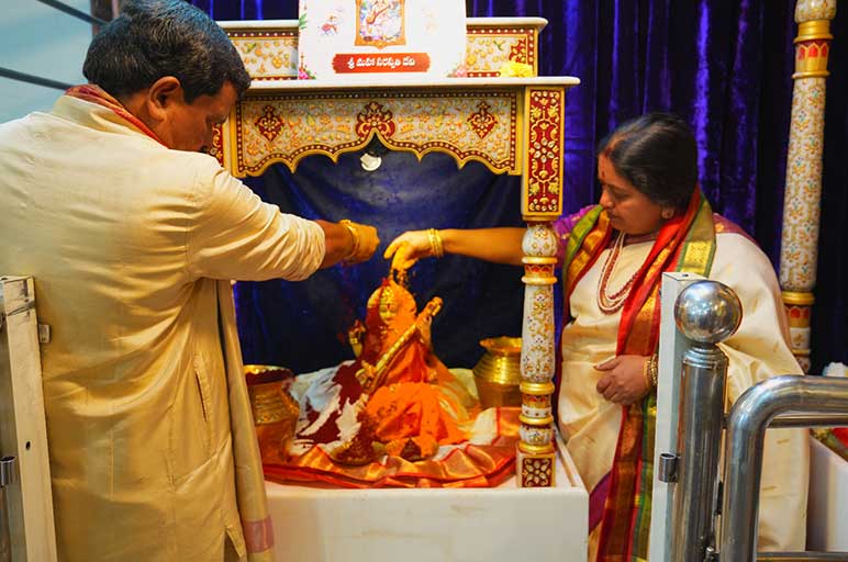 Sharannavaratri Day 6 | Maha Saraswati Devi & Shri Sainath Abhishekam